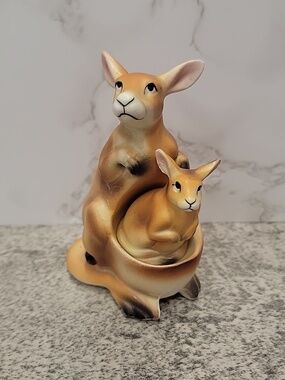 Vintage Kangaroo Salt & Pepper Shakers: Mom and Baby Joey, EW Japan